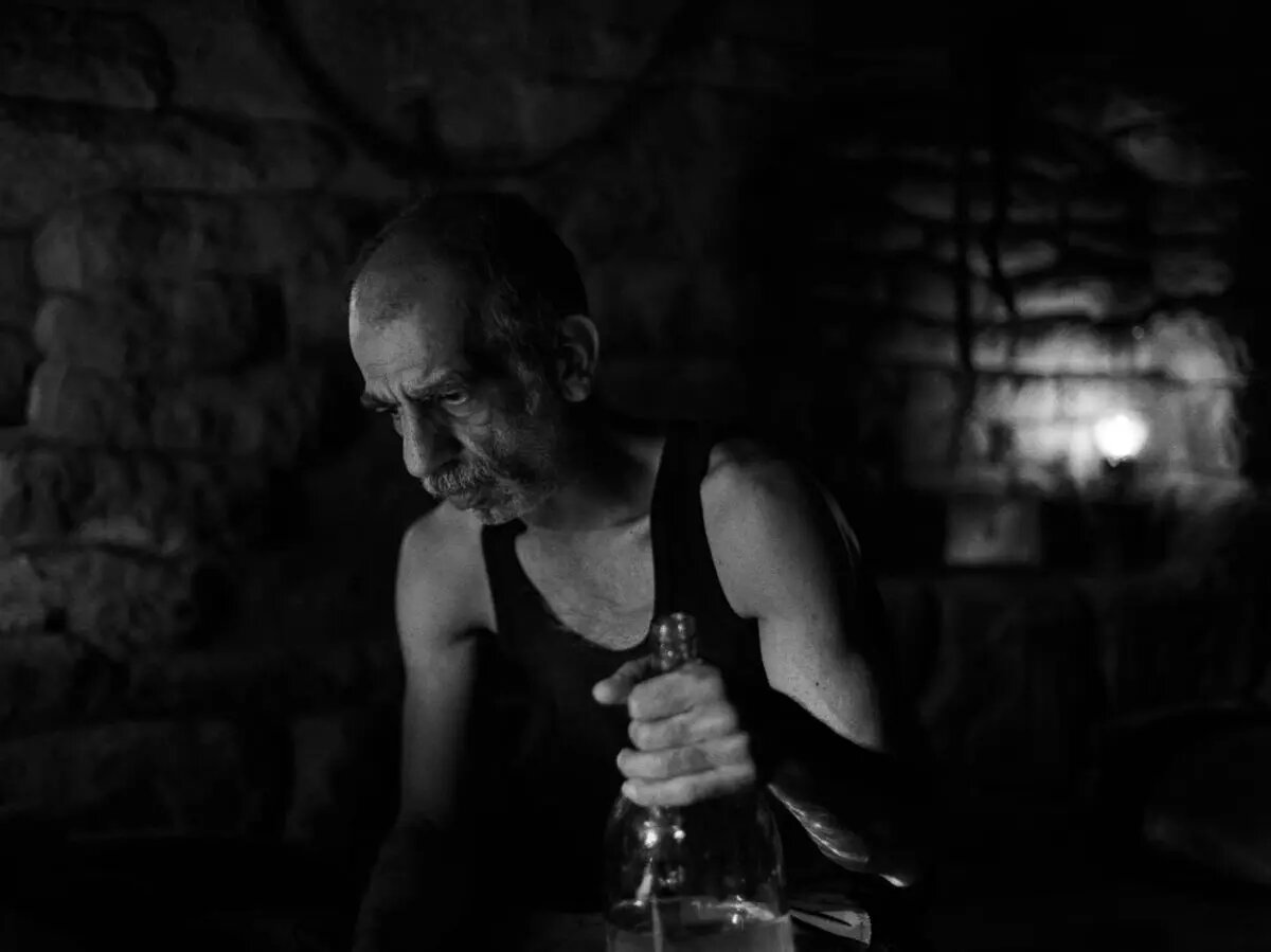 مرد میانسال دهکده ای خالی دارد/ فیلم سیاه و سفید بدون دیالوگ/ مرد خاموش بعد از جشنواره اکران می شود. 1 مرد میانسال دهکده ای خالی دارد/ فیلم سیاه و سفید بدون دیالوگ/ مرد خاموش بعد از جشنواره اکران می شود.