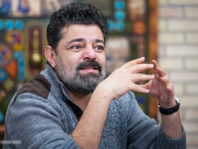 کارگردان سینما و دخترش توزیع کننده بروشور شدند! 8 کارگردان سینما و دخترش توزیع کننده بروشور شدند!