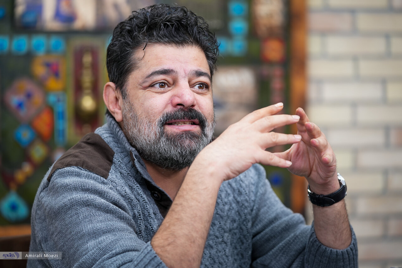 کارگردان سینما و دخترش توزیع کننده بروشور شدند!