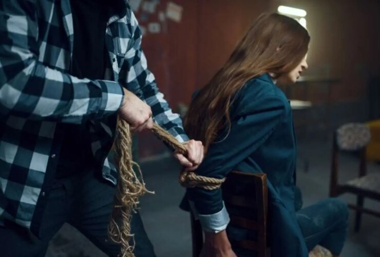 نقشه پیچیده دختر جوان تهرانی برای چاقو زدن به پدرش