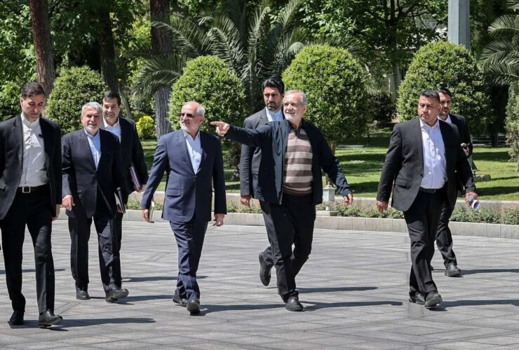 آیا دولت دو شغل دارد؟