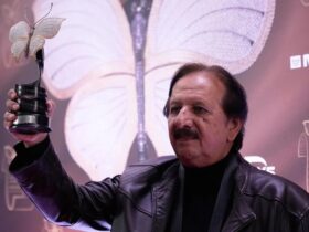 در جشنواره فیلم اوراسیا جایزه ویژه به مجیدی و جایزه اصلی به کارگردان چینی شو ژنگ تعلق گرفت. 8 در جشنواره فیلم اوراسیا جایزه ویژه به مجیدی و جایزه اصلی به کارگردان چینی شو ژنگ تعلق گرفت.