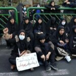 تصاویر; دست نوشته های زنانی که در تجمع روسری شرکت کردند