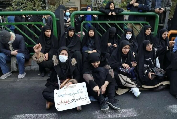 تصاویر; دست نوشته های زنانی که در تجمع روسری شرکت کردند