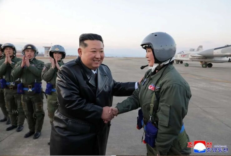 تصاویر; خلبانان زن در نیروی هوایی کره شمالی