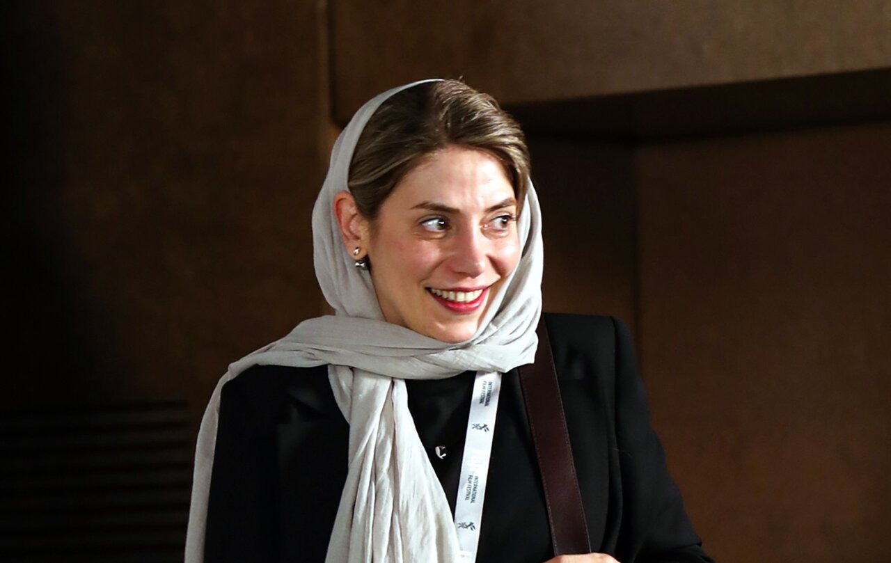 همیشه آرزوی کار در ایران را داشتم/ «دو ردیف پاییز» چگونه ساخته شد؟ 1 همیشه آرزوی کار در ایران را داشتم/ «دو ردیف پاییز» چگونه ساخته شد؟