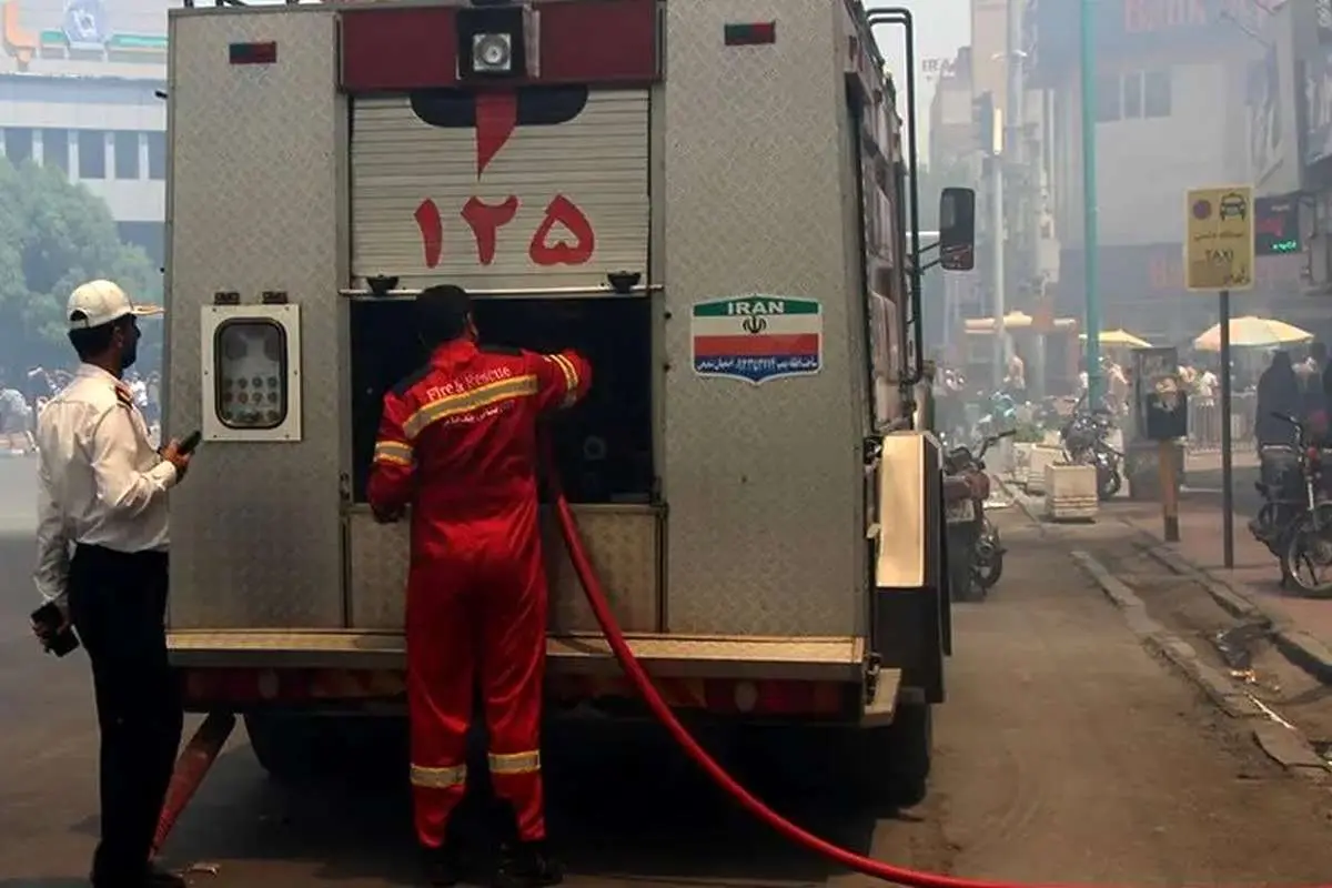 آتش سوزی در برج مسکونی در خیابان تیموری تهران/ 70 نفر از ساکنان مجبور به تخلیه منازل خود شدند.