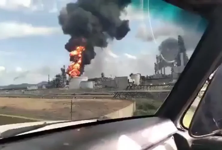 آتش سوزی گسترده در تاسیسات نفتی ونزوئلا