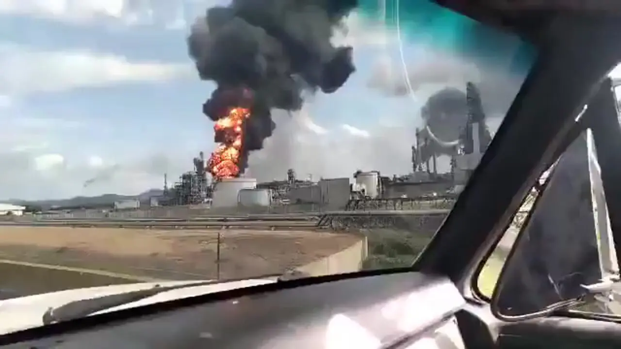 آتش سوزی گسترده در تاسیسات نفتی ونزوئلا