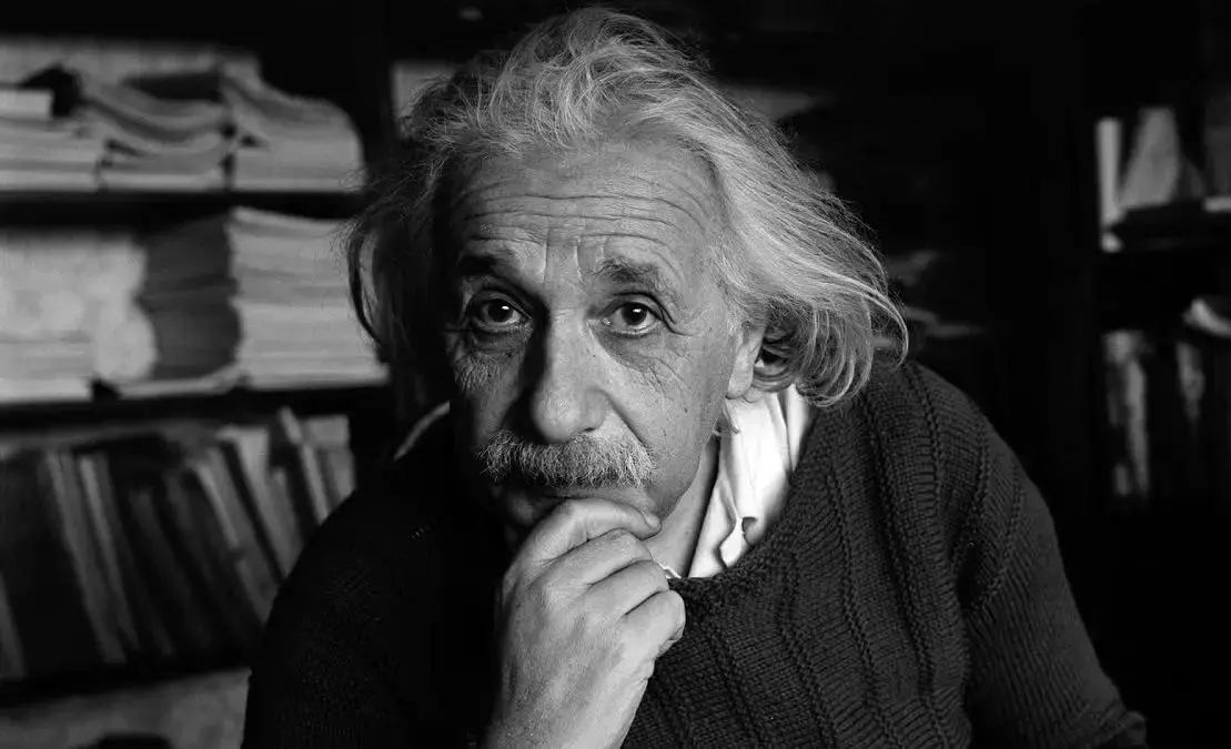 "آلبرت انیشتین" با خواهرش ماریا در 6 سالگی; سال 1263 1 "آلبرت انیشتین" با خواهرش ماریا در 6 سالگی; سال 1263