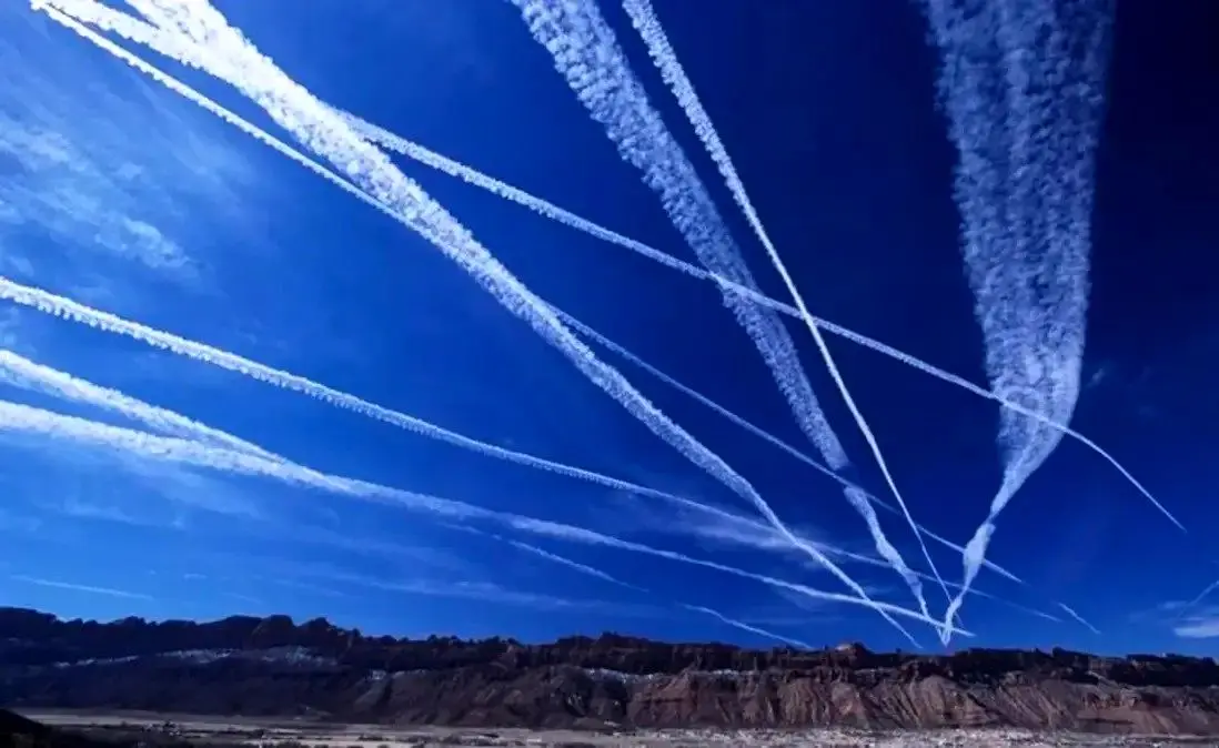 آمریکا و اسرائیل گازهای سمی را در آسمان کرمان پخش کردند! 1 آمریکا و اسرائیل گازهای سمی را در آسمان کرمان پخش کردند!