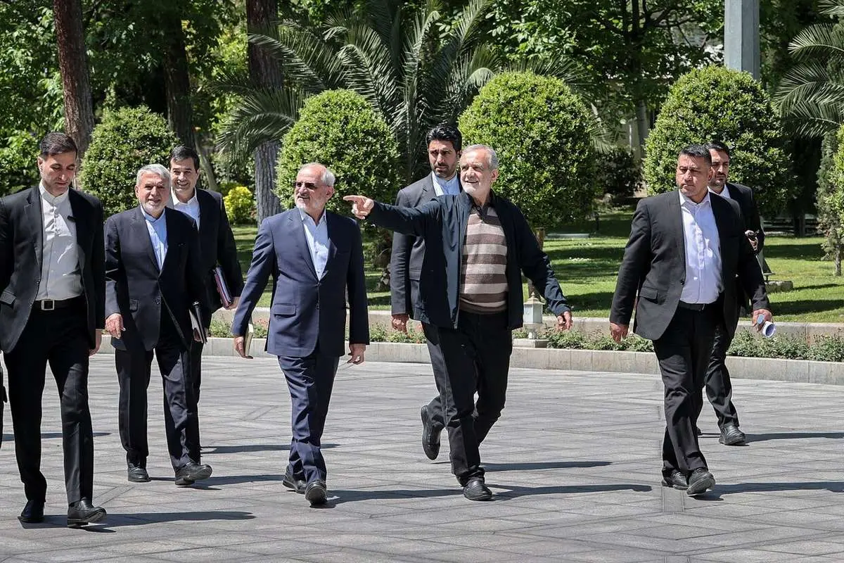 آیا دولت دو شغل دارد؟