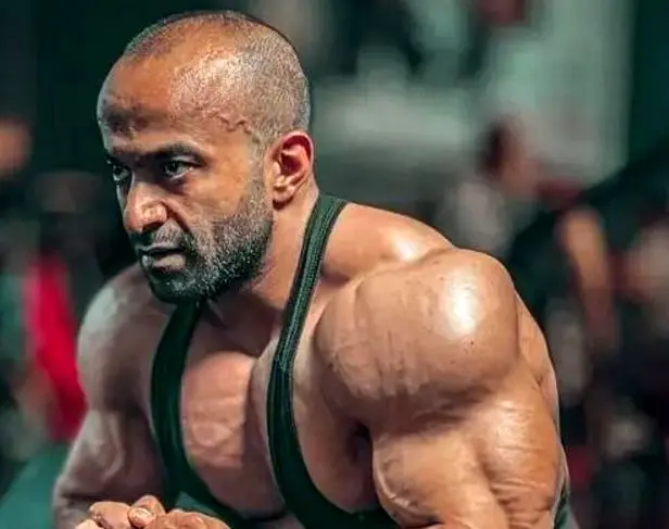 ادعای جنجالی برادر فرمارز عزیزی در مورد فوت ستاره بدنسازی 12 ادعای جنجالی برادر فرمارز عزیزی در مورد فوت ستاره بدنسازی