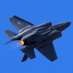 ادعای فرمانده آمریکایی: حتی یک موشک از ایران به سمت جنگنده های ما شلیک نشد