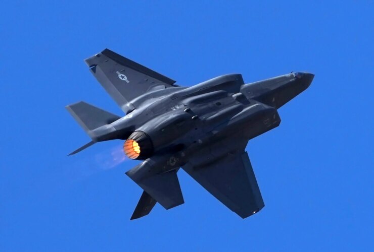 ادعای فرمانده آمریکایی: حتی یک موشک از ایران به سمت جنگنده های ما شلیک نشد