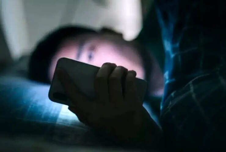استفاده از تلفن همراه قبل از خواب ممکن است کیفیت خواب را کاهش ندهد
