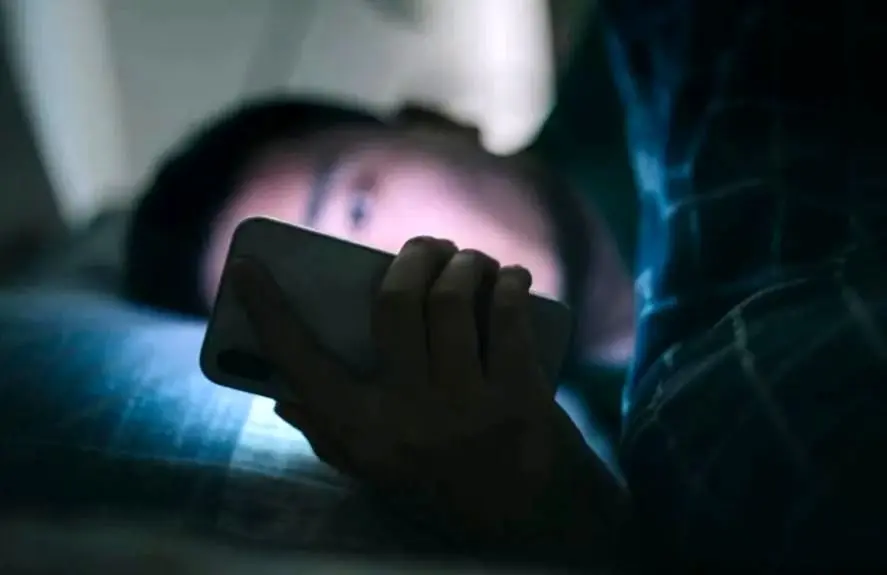 استفاده از تلفن همراه قبل از خواب ممکن است کیفیت خواب را کاهش ندهد