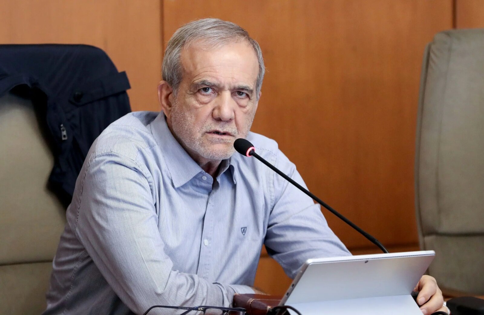 اظهارات جدید پزشکان درباره عفاف و حجاب: رعایت ضوابط توسط مدیران و کارکنان موسسات آغاز شود. 1 اظهارات جدید پزشکان درباره عفاف و حجاب: رعایت ضوابط توسط مدیران و کارکنان موسسات آغاز شود.