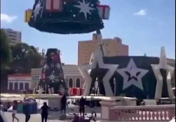 او زمانی که در حال نصب درخت کریسمس بود، جرثقیل سقوط کرد.