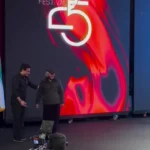 با تشکر از شفیعی کدکنی با همراهی همایون شجریان در جشنواره بیست و پنجم