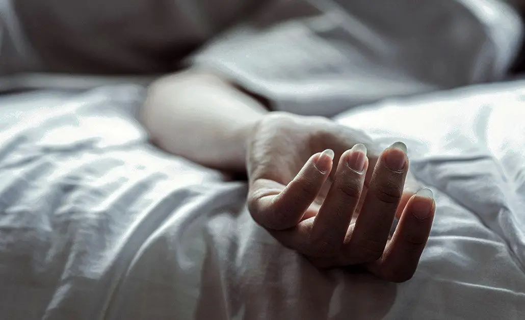 بدن زن جوان پس از تزریق ژل بی کیفیت سوخت