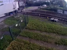 برای دیدن؛ تصادف وحشتناک قطار و کامیون 9 برای دیدن؛ تصادف وحشتناک قطار و کامیون