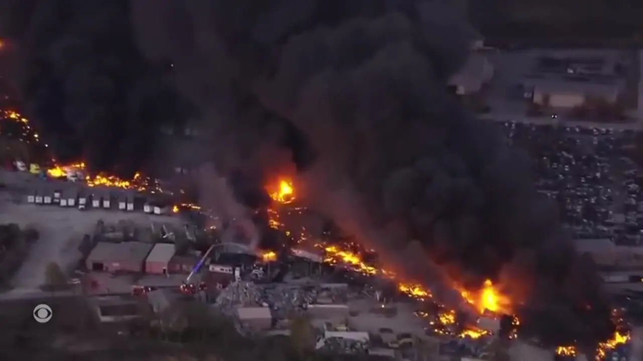 برای دیدن؛ جهنمی که در اثر سقوط هواپیمای باری ایجاد شد 1 برای دیدن؛ جهنمی که در اثر سقوط هواپیمای باری ایجاد شد