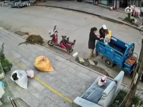 برای دیدن؛ سقوط پسر از پشت سه چرخه 8 برای دیدن؛ سقوط پسر از پشت سه چرخه