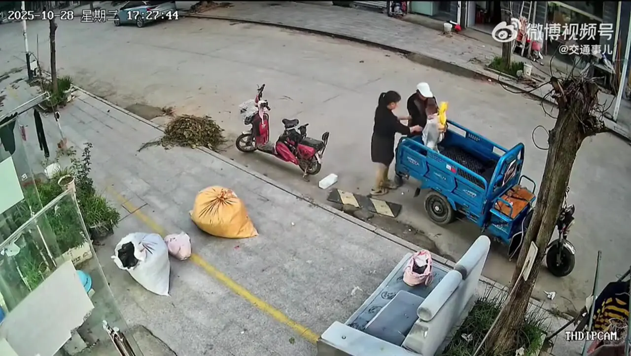 برای دیدن؛ سقوط پسر از پشت سه چرخه