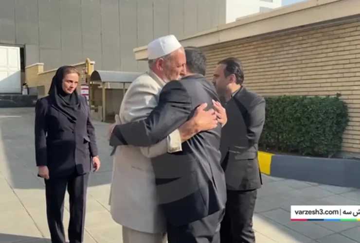 برای دیدن؛ لحظه ای که پدر صابر کاظمی از مرگ پسرش مطلع می شود و با جسد صابر آشنا می شود