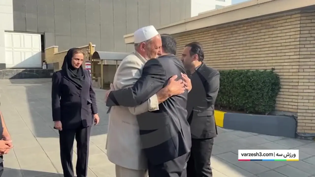 برای دیدن؛ لحظه ای که پدر صابر کاظمی از مرگ پسرش مطلع می شود و با جسد صابر آشنا می شود