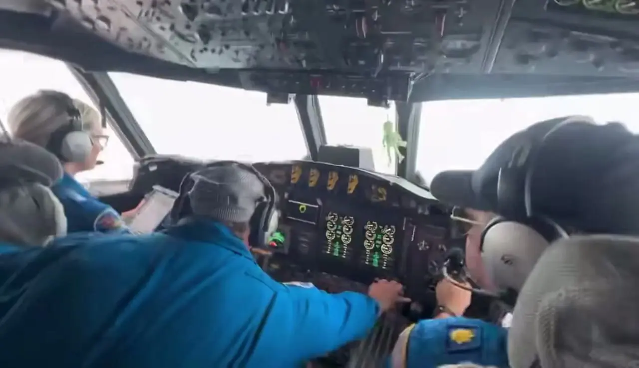 برای دیدن؛ لرزش شدید کابین خلبان در چشم طوفان ملیسا 1 برای دیدن؛ لرزش شدید کابین خلبان در چشم طوفان ملیسا