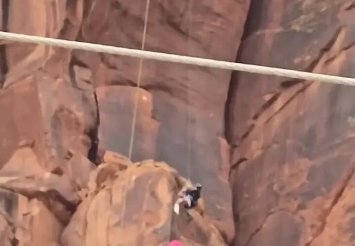برای دیدن؛ نجات نفس گیر چترباز در دره های سنگی یوتا