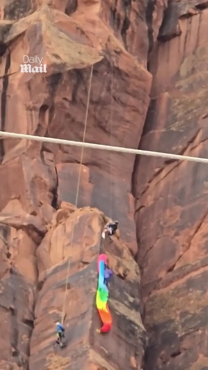 برای دیدن؛ نجات نفس گیر چترباز در دره های سنگی یوتا 1 برای دیدن؛ نجات نفس گیر چترباز در دره های سنگی یوتا