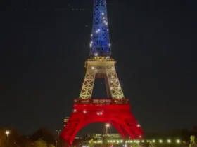 برج ایفل به یاد قربانیان فرانسوی داعش روشن شده است