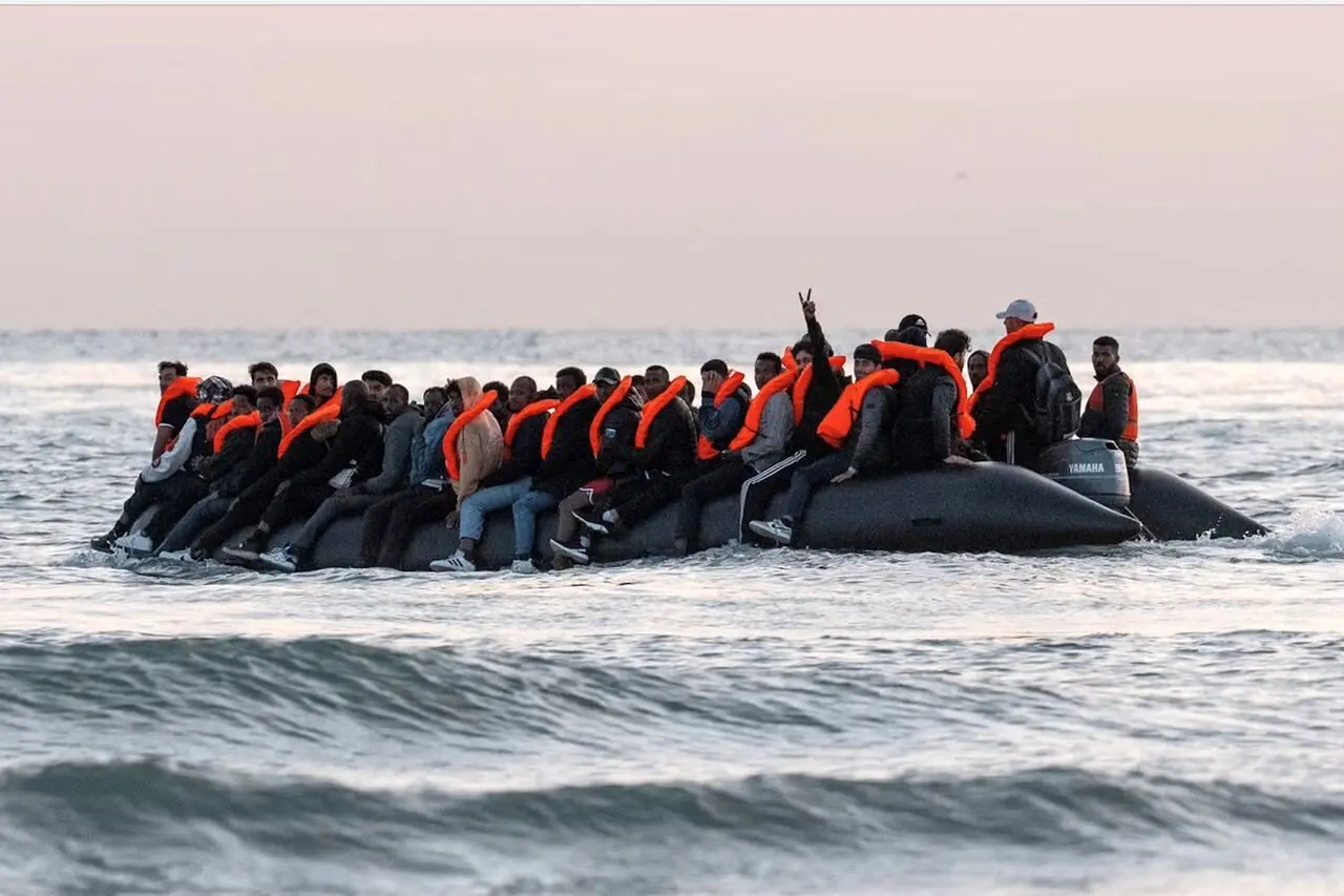 بسته جدید مهاجرت/پناهندگی بریتانیا به اقامت «موقت» تغییر یافت. 1 بسته جدید مهاجرت/پناهندگی بریتانیا به اقامت «موقت» تغییر یافت.