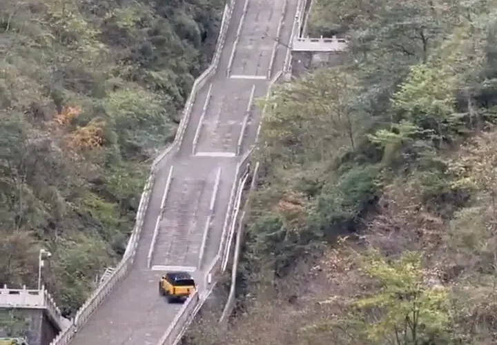 تخریب پله های آسمان تیان آنمن پس از تست ماشین چری