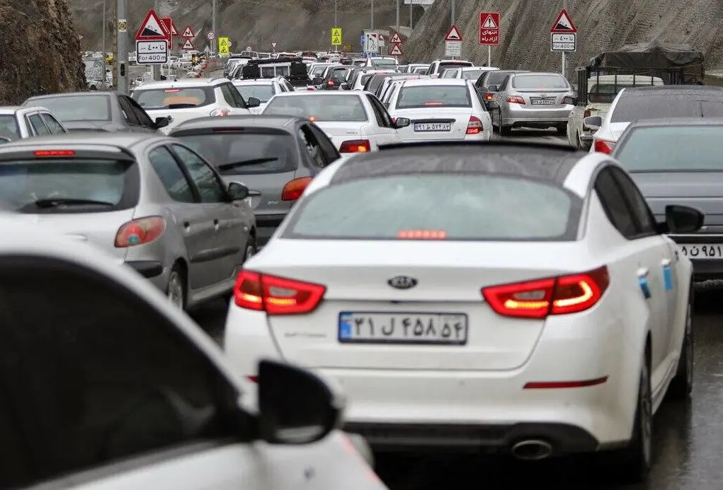 ترافیک در اتوبان کرج- قزوین/مسافران کلافه و اینترنت قطع است!