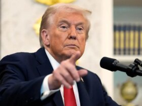 ترامپ: بدون تعرفه، آمریکا از بین خواهد رفت