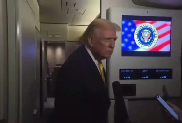 ترامپ به خبرنگاری که از او درباره پرونده اپشتین پرسیده بود گفت: خفه شو!