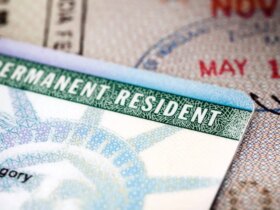 ترامپ دستور بررسی مجدد گرین کارت ایرانیان را صادر کرد 9 ترامپ دستور بررسی مجدد گرین کارت ایرانیان را صادر کرد