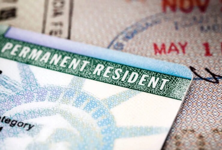 ترامپ دستور بررسی مجدد گرین کارت ایرانیان را صادر کرد