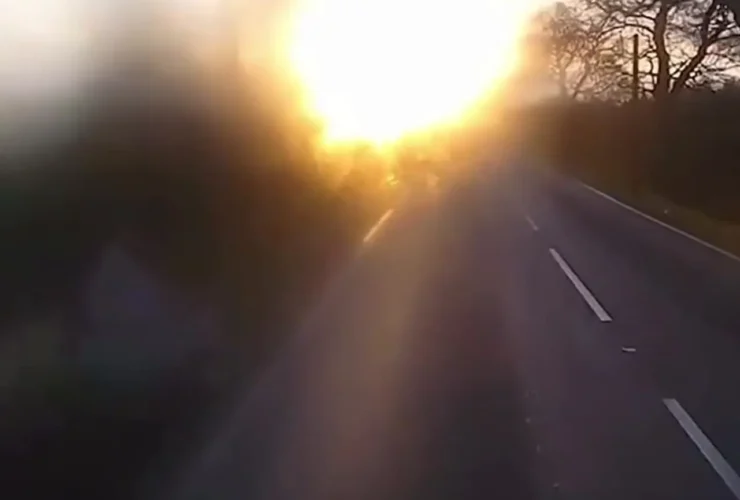 تصادف زنجیره ای کامیون به دلیل مه گرفتگی شیشه