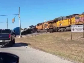 تصادف کامیون و قطار باری در تگزاس