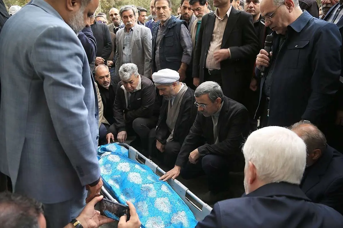 تصاویر; تشییع پیکر خواهر احمدی نژاد