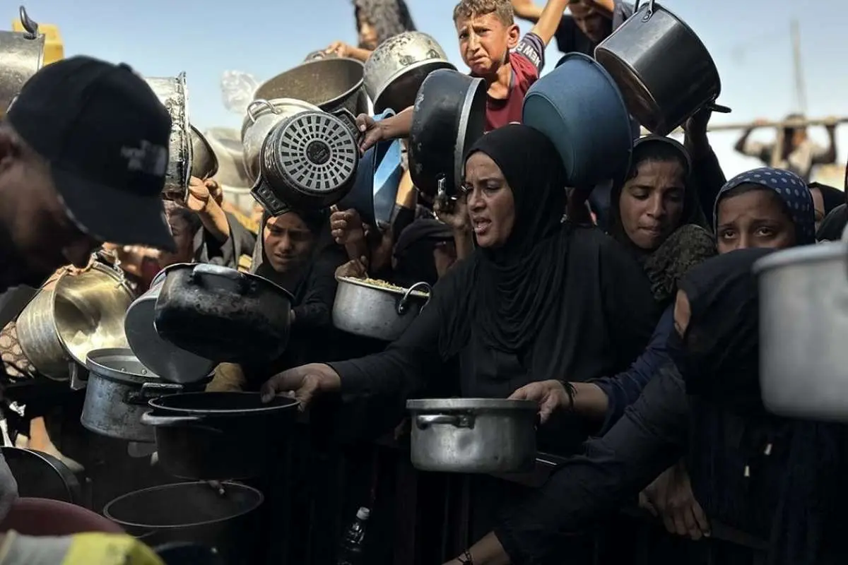 تصاویر; توزیع غذای گرم بین آوارگان فلسطینی 4 تصاویر; توزیع غذای گرم بین آوارگان فلسطینی