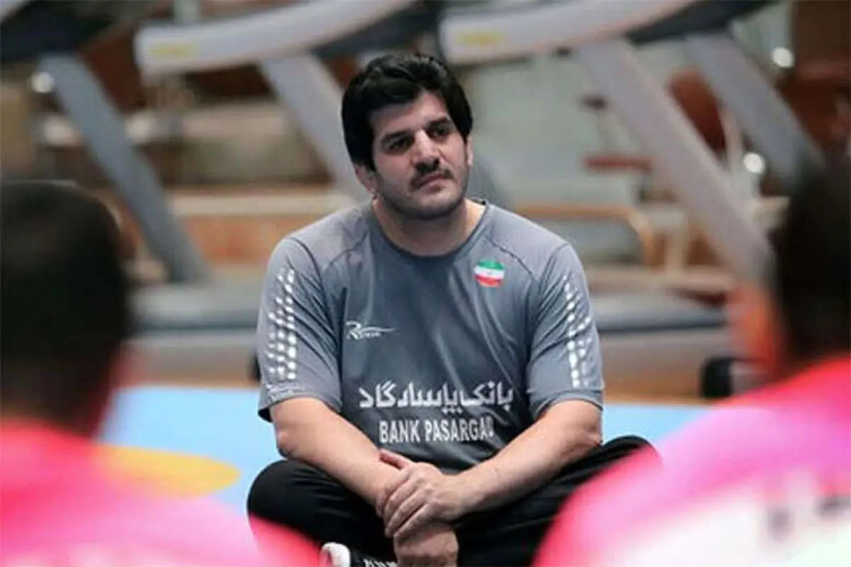 تصویر رسول خادم در کنار خانواده صابر کاظمی