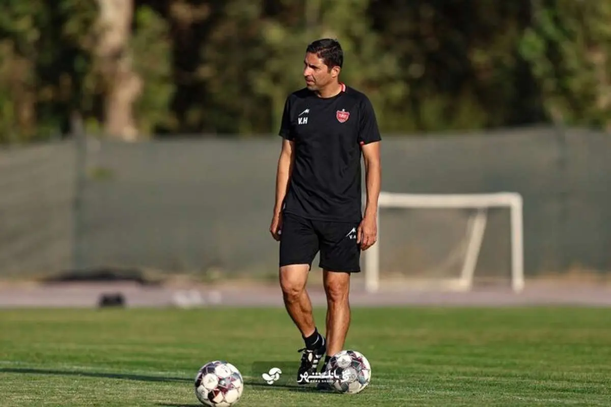 تصویر; وحید هاشمیان در معروف ترین کافه تهران