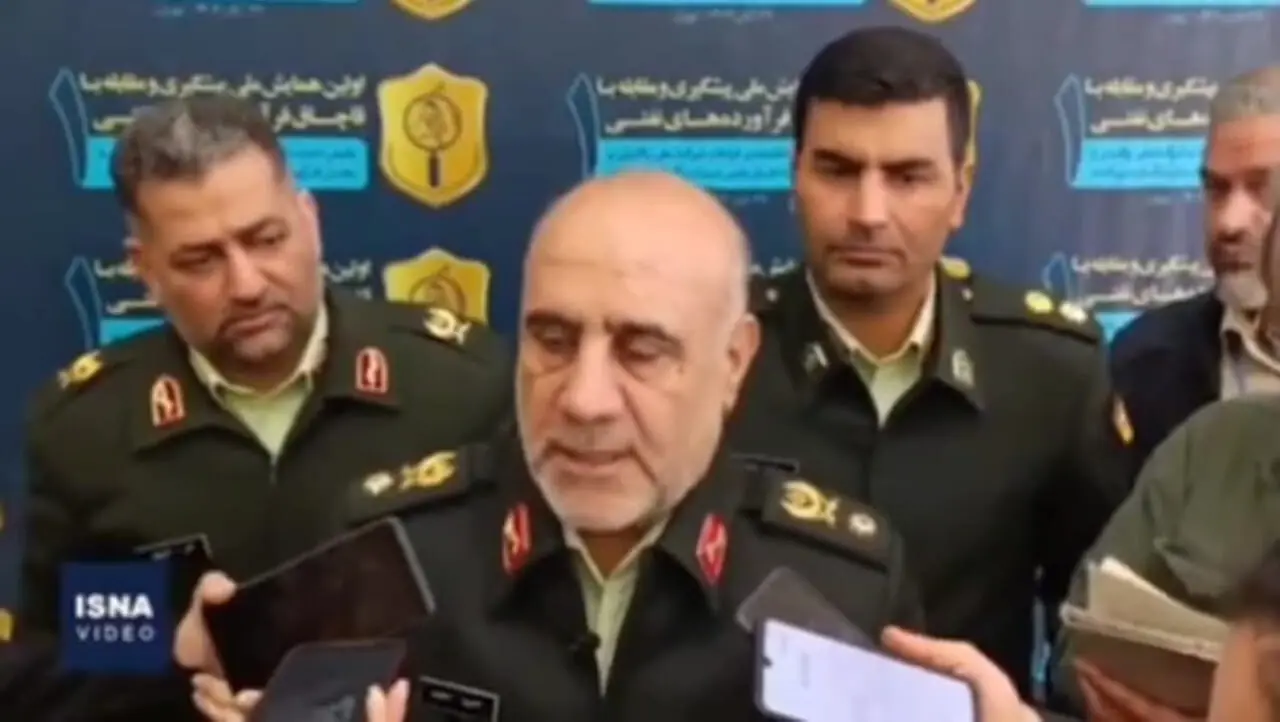 توضیح سردار رحیمی از ثروت عجیب باند قاچاق/ در کمتر از یک ساعت ۱۱ جریمه پرداخت کردند. 1 توضیح سردار رحیمی از ثروت عجیب باند قاچاق/ در کمتر از یک ساعت ۱۱ جریمه پرداخت کردند.