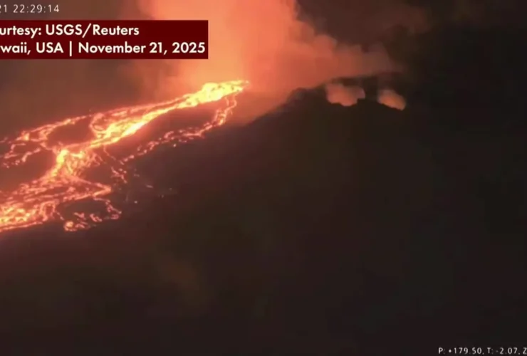 جریان گدازه در دهانه Kilauea 10 جریان گدازه در دهانه Kilauea